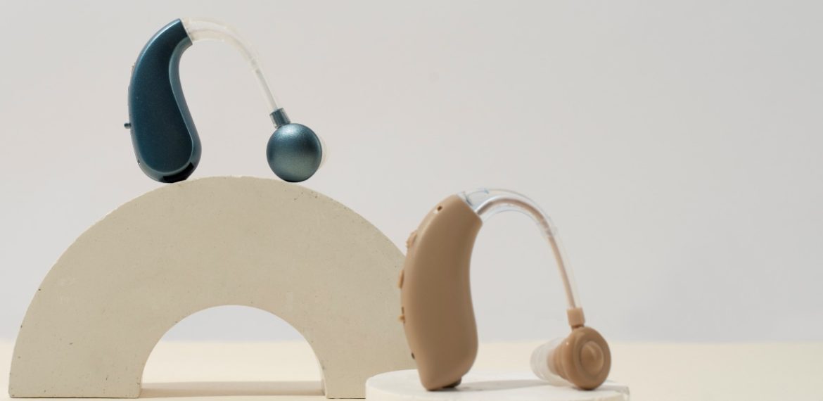 Jenis-jenis Alat Bantu Dengar yang Dapat Menjadi Solusi Masalah Pendengaran