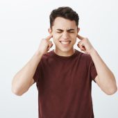 Telinga Berdenging Terus-Menerus? Ini Penyebab dan Cara Mengatasinya