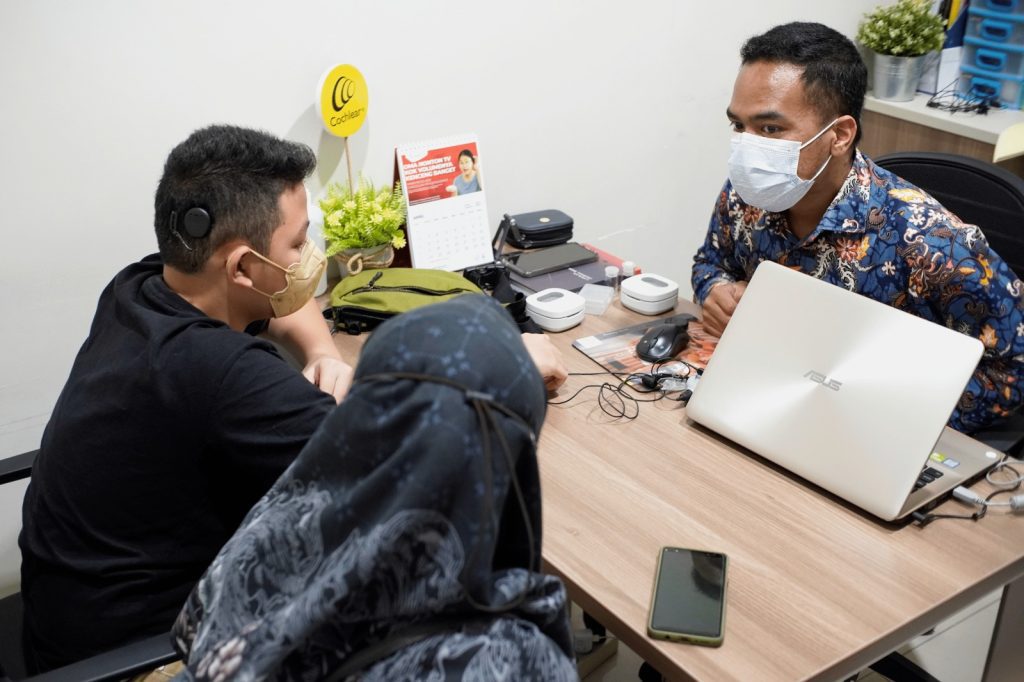 Apa Itu Implan Pendengaran