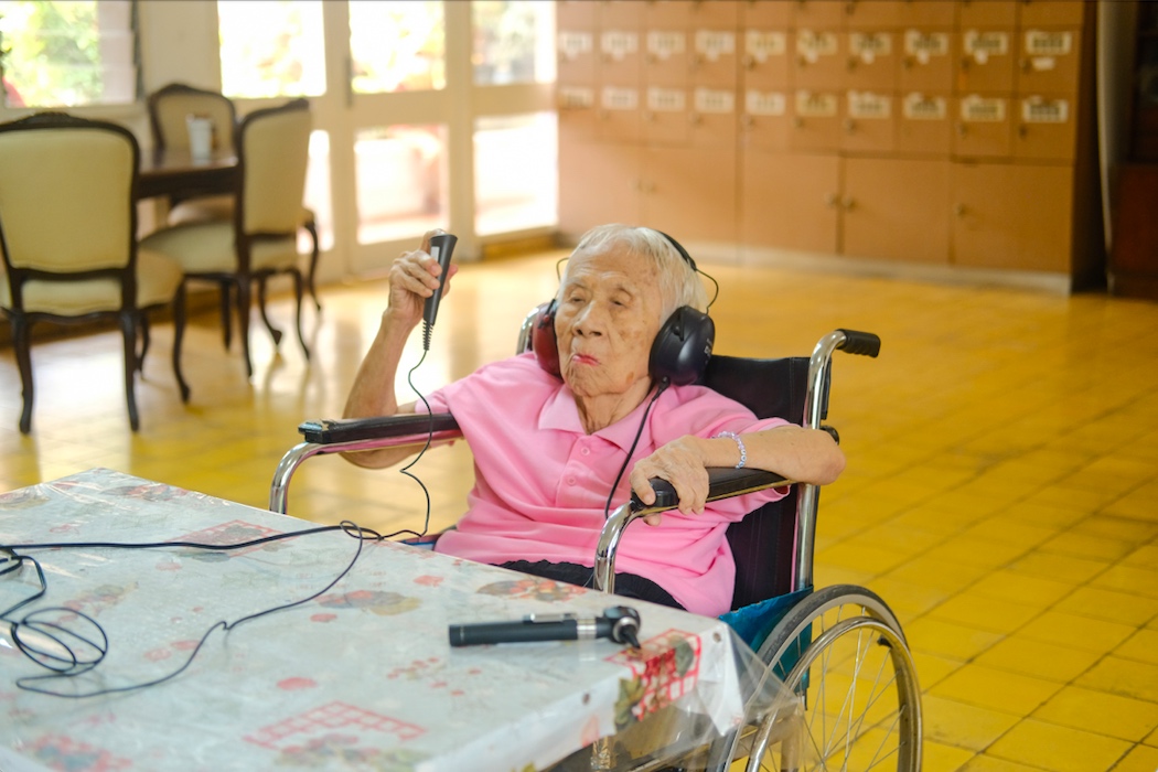 Kasoem Hearing Center memberikan screening pendengaran gratis bagi hampir 30 lansia dalam Bakti Sosial IKATWI DPC Jakarta Selatan.